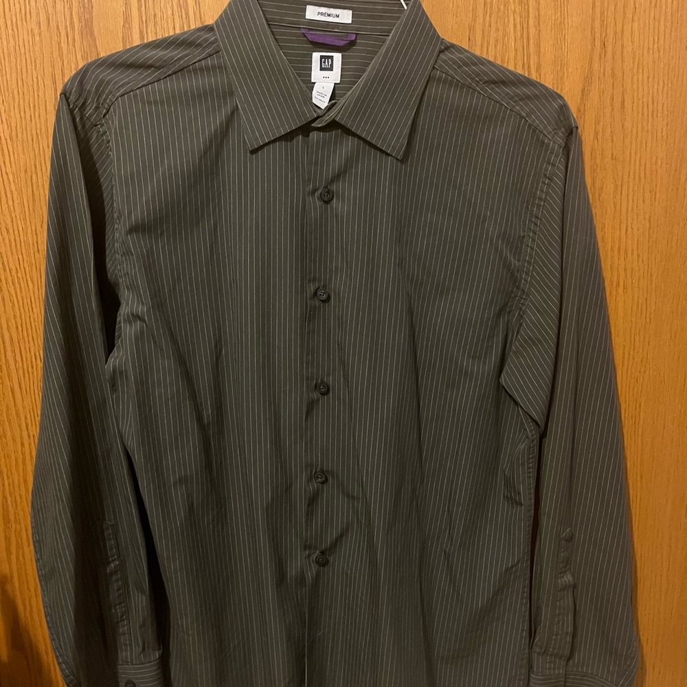 Gap Men’s Pinstriped Button-down Shirt